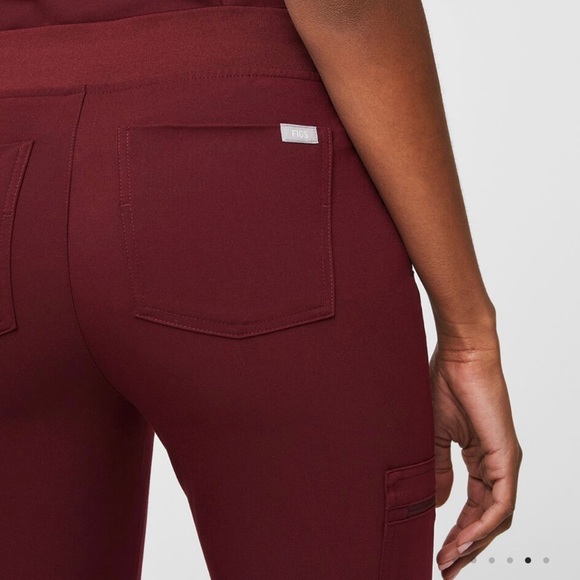 Figs NWT Zamora Jogger Scrubs Burgundy S/P - Picture 6 of 6
